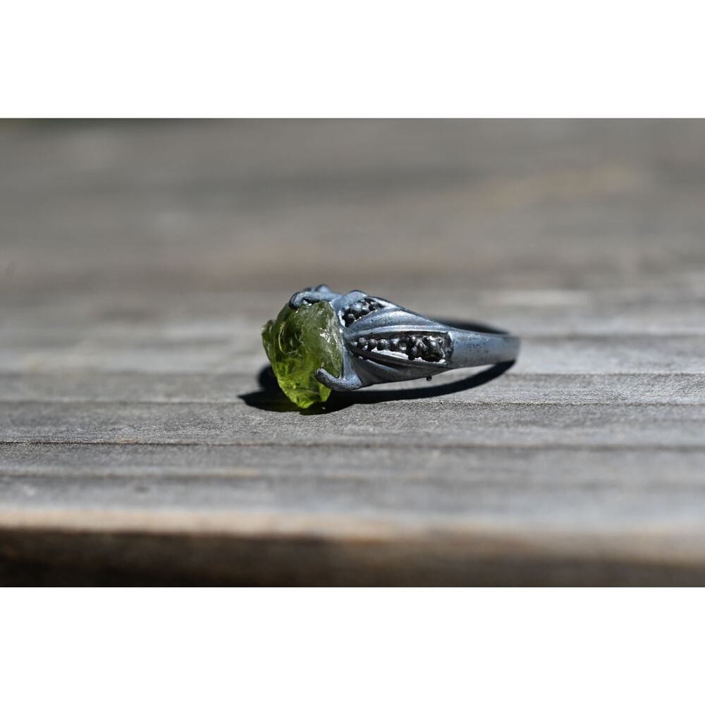 Peridot Ring, unique raw stone ring, natural gemstone ring, anniversary ring - Picture 6 of 6